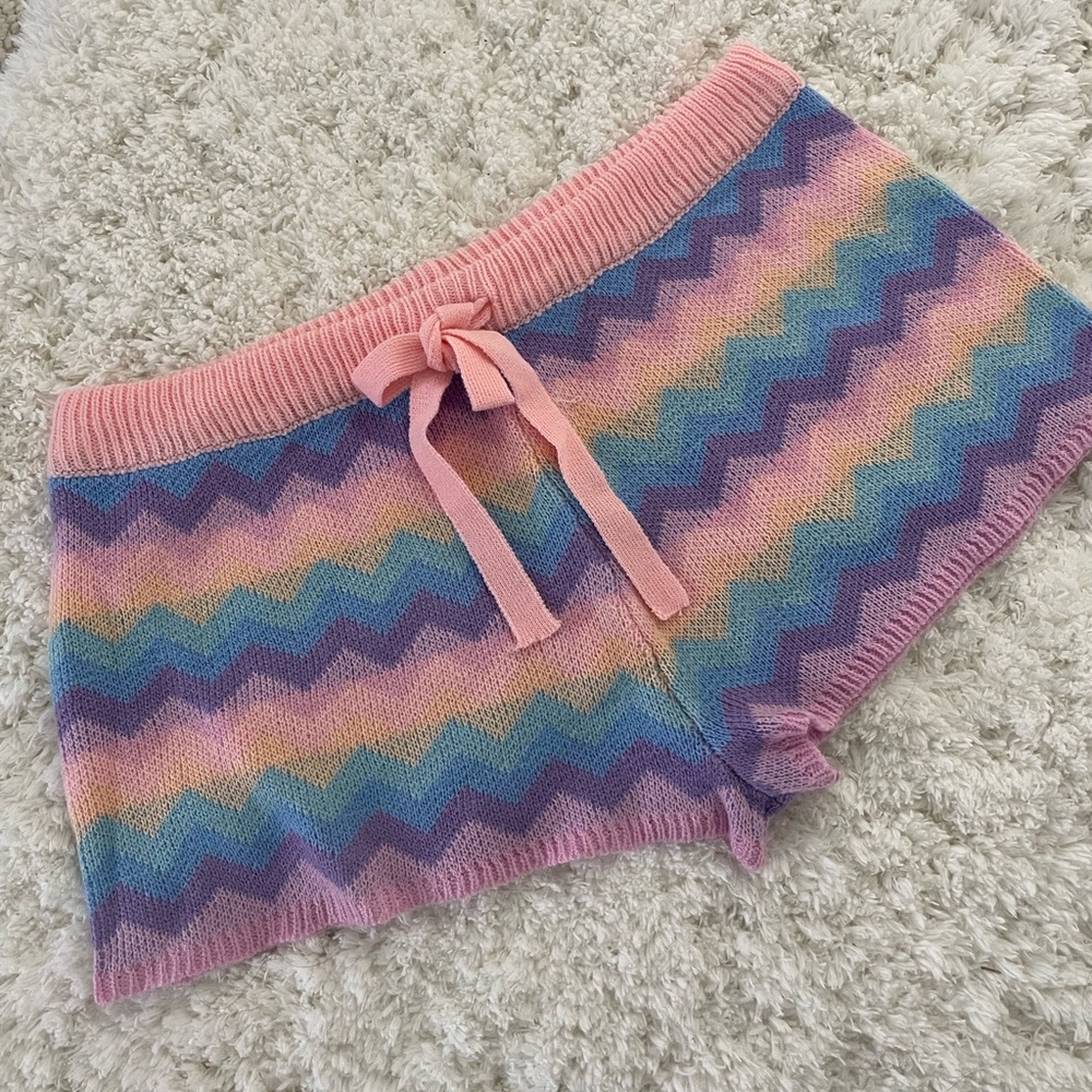 NWT Sugar Thrillz ‘Follow the Rainbow’ Chevron Drawstring Shorts - Size X-Small